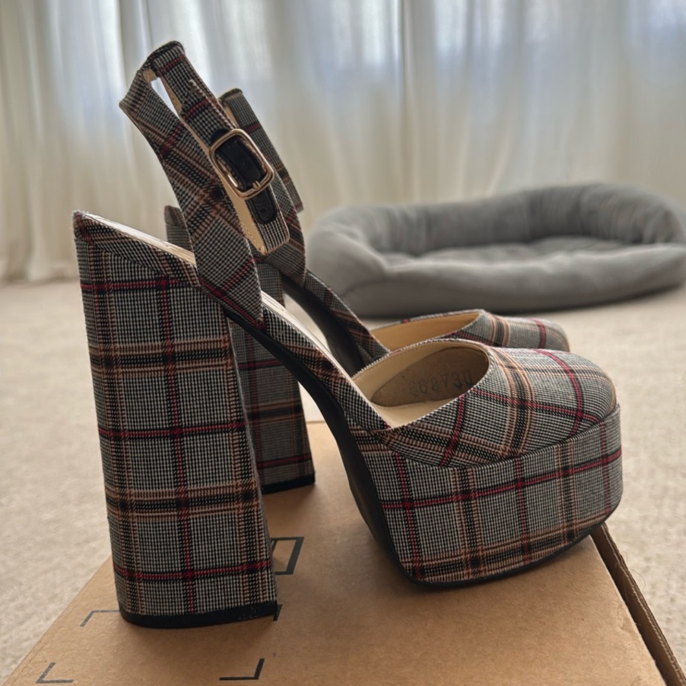 BRAND NEW Jessica Simpson Skilla plaid platform pump size 8
